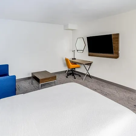 Holiday Inn Express & Suites Denver North - Thornton By Ihg Exterior photo