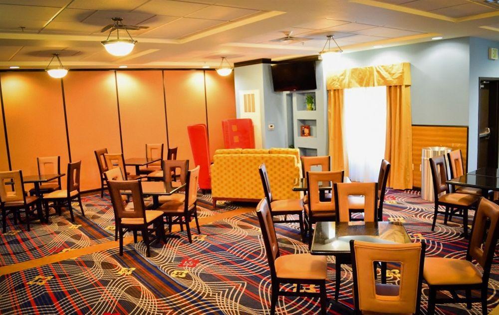 Express & Denver North - By Ihg Hotel 2*