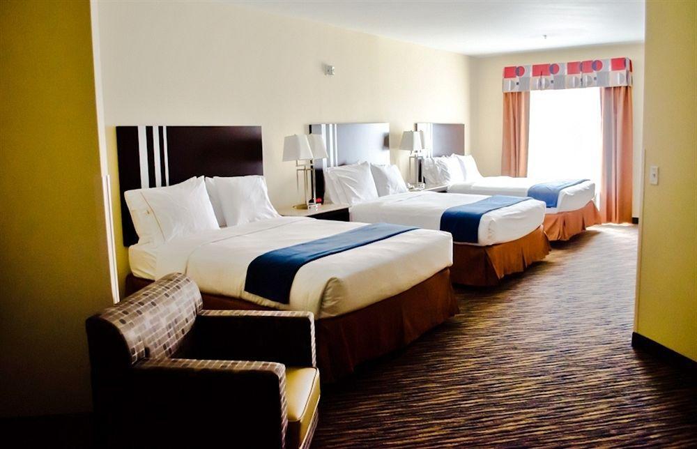 Express & Denver North - By Ihg Thornton