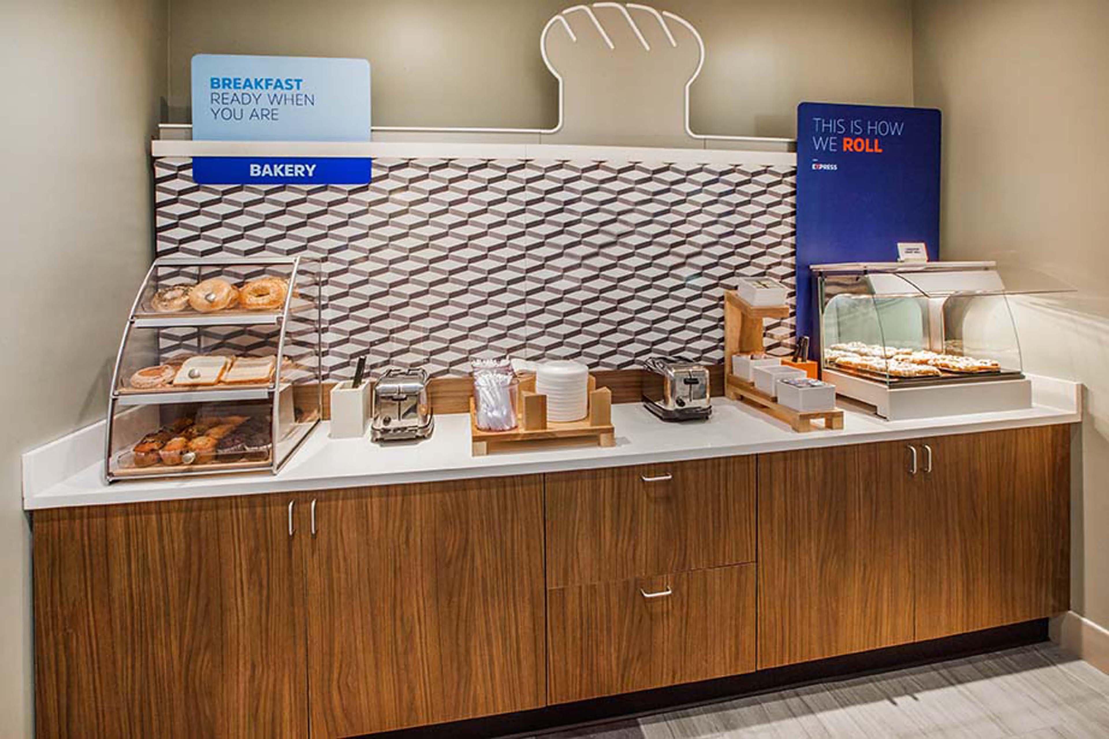 Hotel Express & Denver North - By Ihg Thornton
