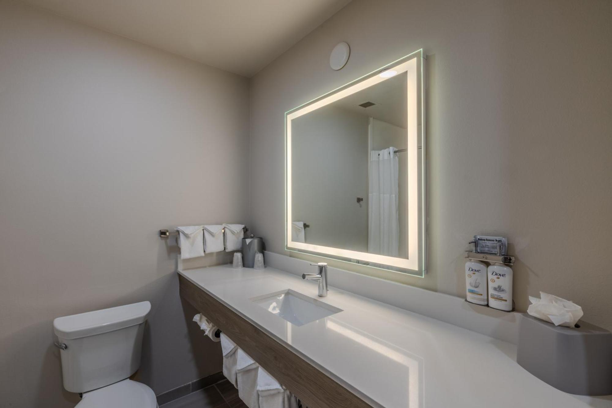Express & Denver North - By Ihg Thornton