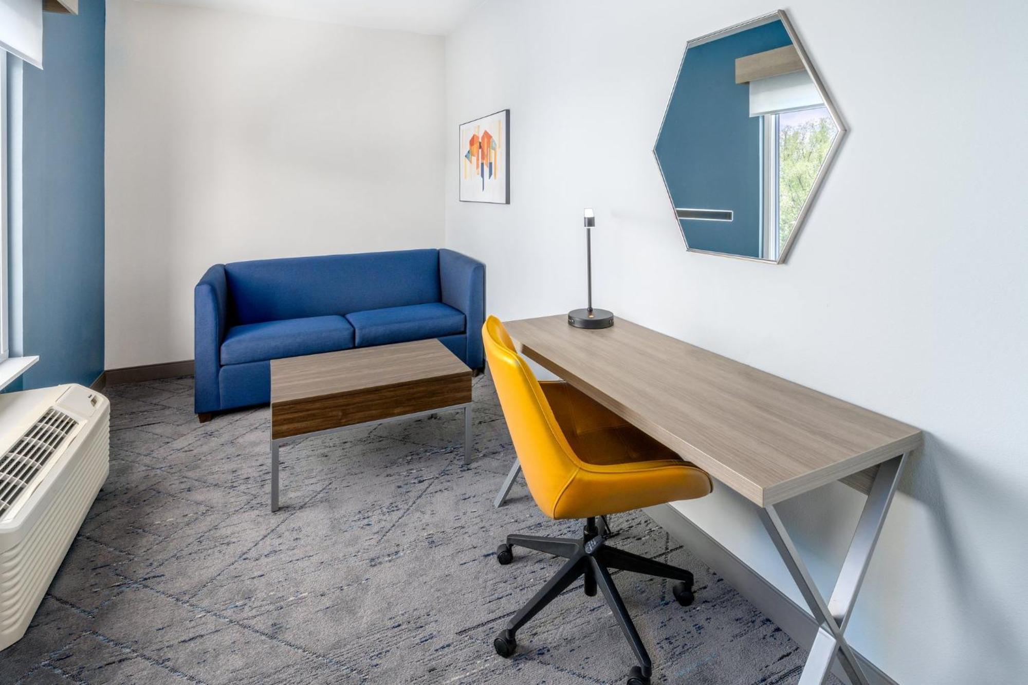 Express & Denver North - By Ihg Hotel Thornton